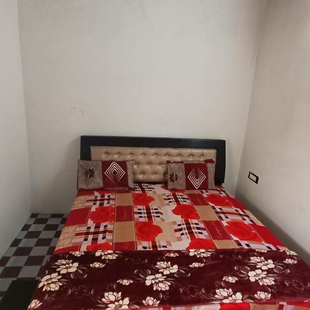 Keshav Narayan Home Stay ماثورا المظهر الخارجي الصورة