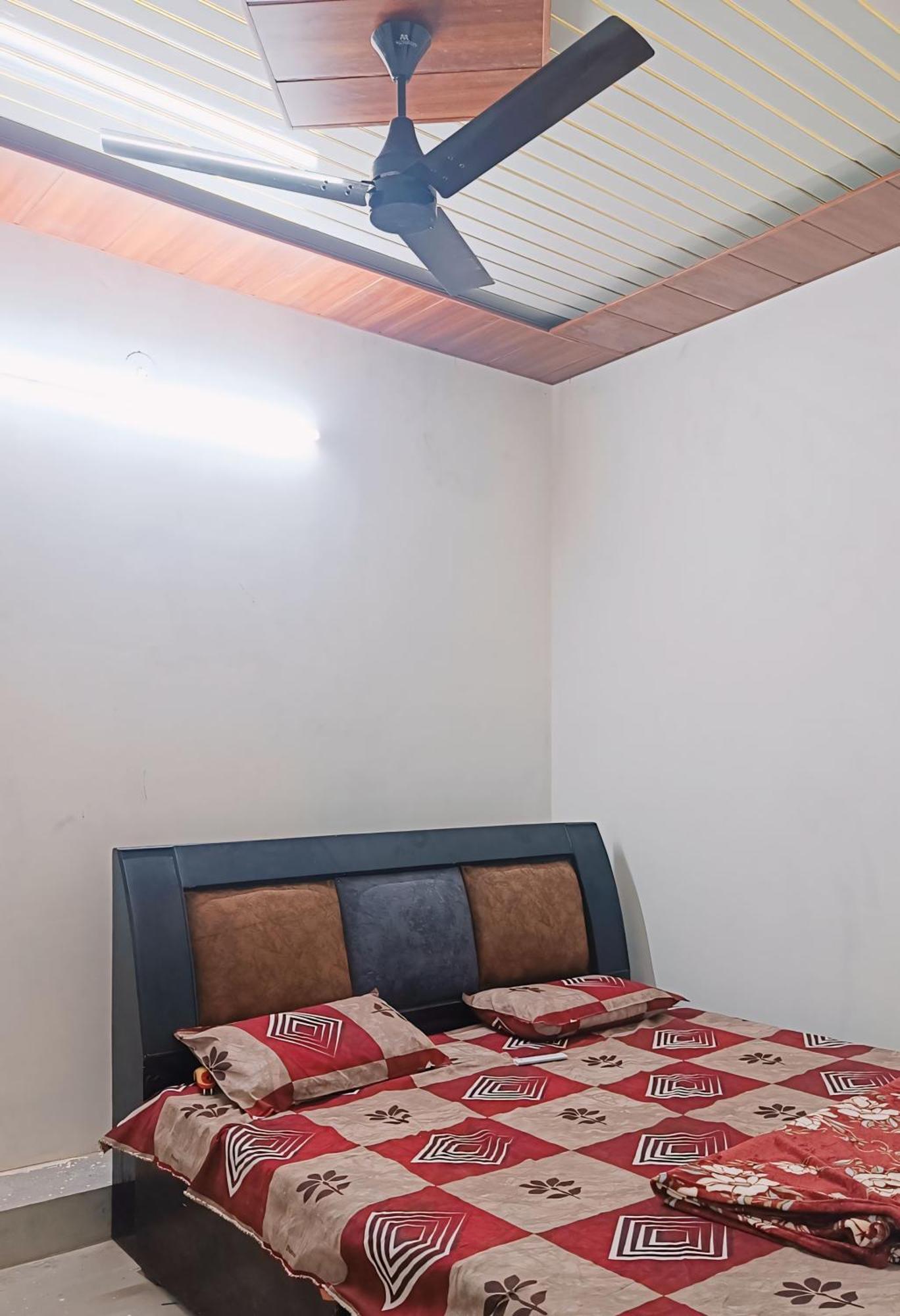 Keshav Narayan Home Stay ماثورا المظهر الخارجي الصورة