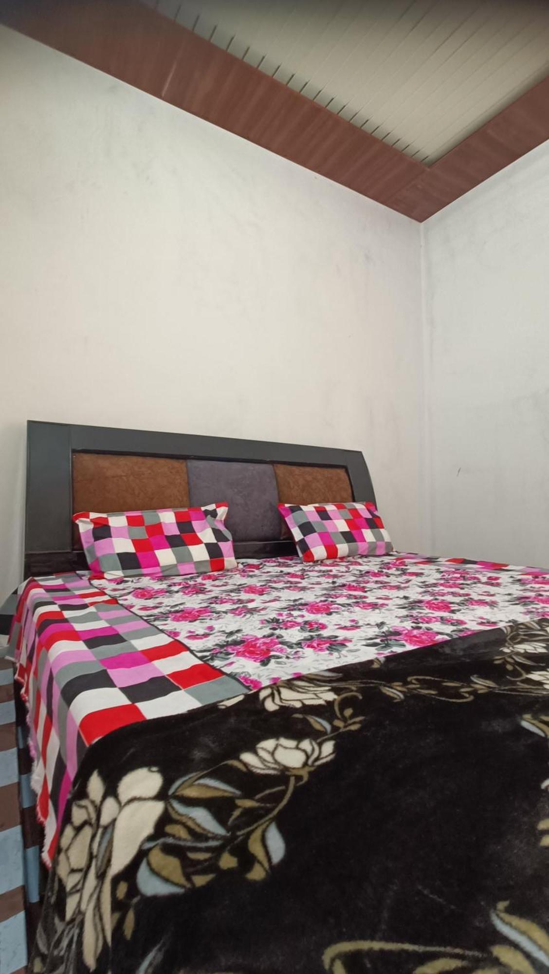Keshav Narayan Home Stay ماثورا المظهر الخارجي الصورة