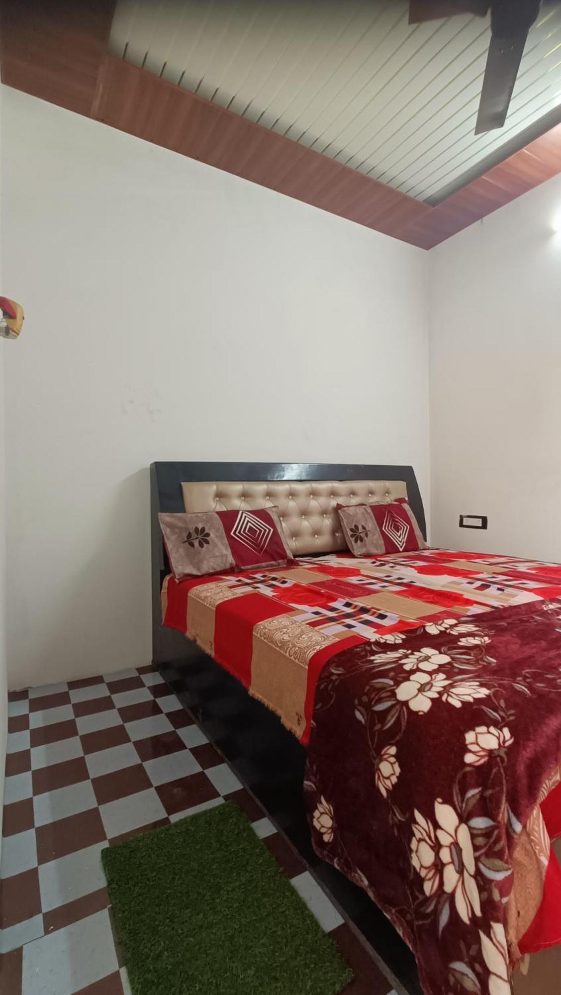 Keshav Narayan Home Stay ماثورا المظهر الخارجي الصورة