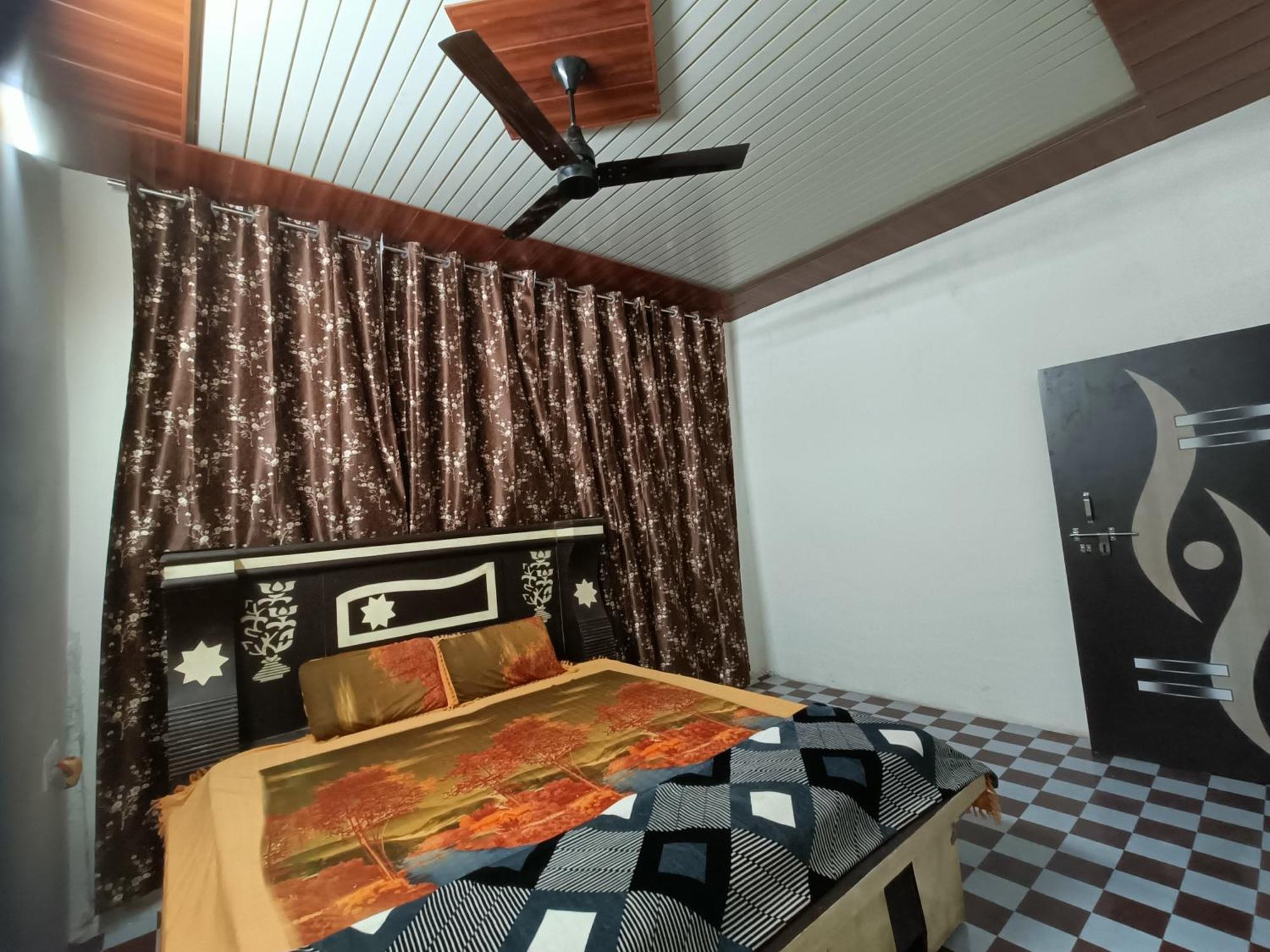 Keshav Narayan Home Stay ماثورا المظهر الخارجي الصورة